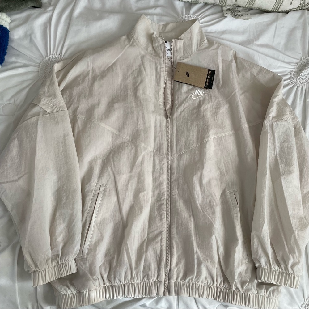 NWT Nike Sportswear Essential Windrunner